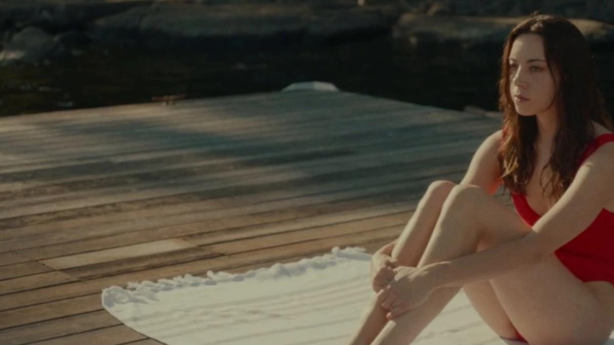 Aubrey Plaza is a filmmaker whose attempt at a creative retreat turns weird in Lawrence Michael Levine's 'Black Bear'. 
