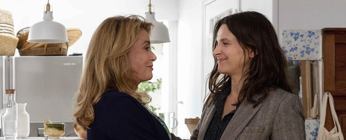 Catherine Deneuve (left) and Juliette Bionche are a mother and daughter butting heads overs fact and fiction in Kore-eda Hirokazu's 'The Truth'.